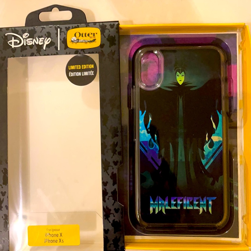 I Phone X/XS otterbox case.